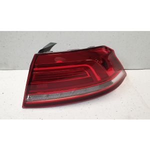 VW Passat B8 Sedan Achterlicht rechts buiten